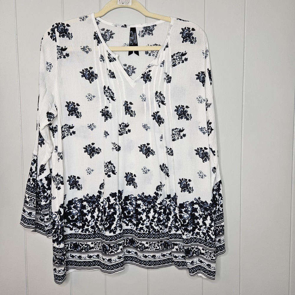 Etc. Blouse Womens Size XL Rayon‎ Floral On White Bell Sleeves